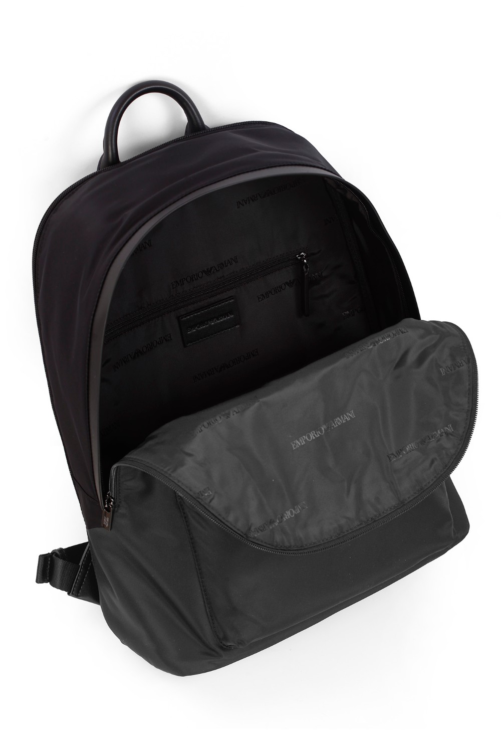 shop EMPORIO ARMANI  Zaino: Emporio Armani zaino in nylon riciclato Armani Sustainability Values.
Composizione 100% Poliammide.
Dimensioni: 33 x 43 x 15 cm.
Nylon riciclato.
Dettagli in pelle.
Placchetta aquila.
Manico superiore.
Tasca esterna.
Spallacci regolabili.
Fabbricato in Cina.. Y4O348 Y217J-80001 number 8281090